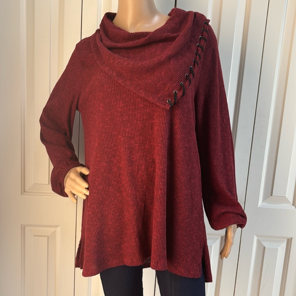 Democracy Womens Long Sleeve Maroon Blouse. Ribbed and great quality. Cute Neck